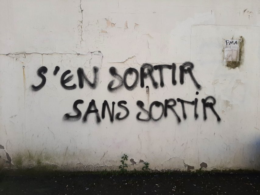 Les mesures de confinement durcies, notamment pour les sorties
